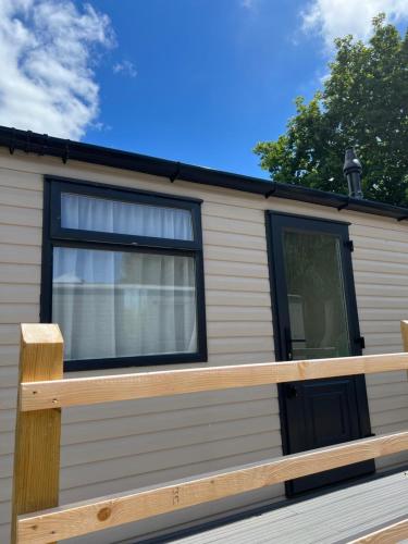 Sunnycott Caravan Park - image 9