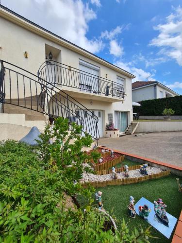 2 logements séparés 2 et 5 couchages au Rez-de-Chaussée à Chambretaud, 5 min Puy du Fou 1