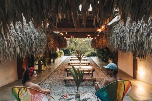Pub/Lounge, Makenke Hostel By Los Colores Ecoparque in Puerto Triunfo