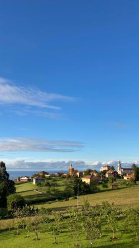 La Cochera de Somao, casona de tipología indiana (La Cochera de Somao, casona de tipologia indiana) in Somado-Muros