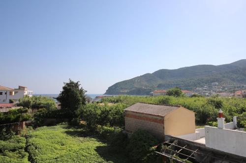 Apartment with Mountain View image 2