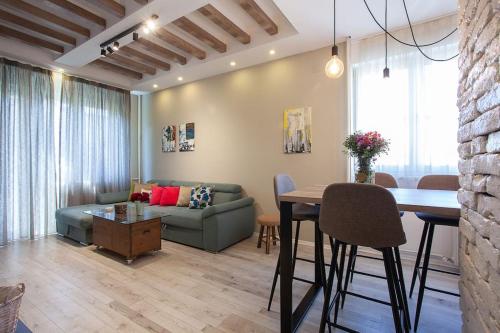 Luxury Loft Center #2 Min to Main Square# Parking, Skopje (foto 5)
