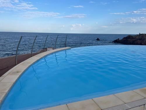 Piscine, Bel appartement avec vue mer in Le Trayas Superieur