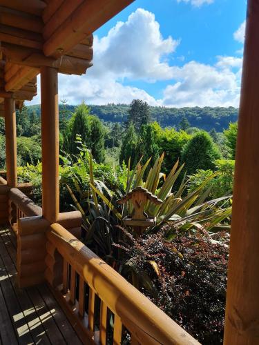Balkons/terase, Countryside Log Cabin With Hot Tub - Beech in Aymestrey