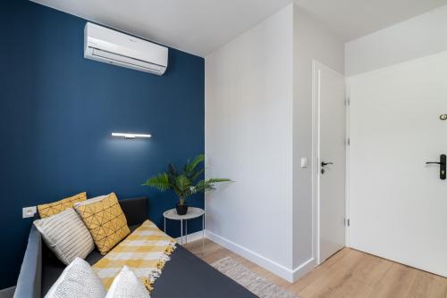 Smart Apartments - Old Town & Main Train Station - by Upstairs