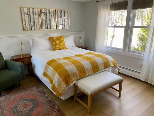 Hanscom's Motel & Cottages 2