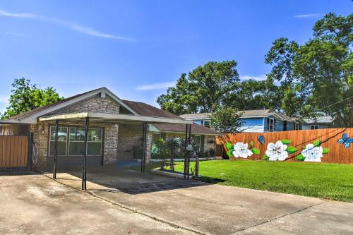 Waterfront Lake Conroe Home with Deck and Water Access! - image 10