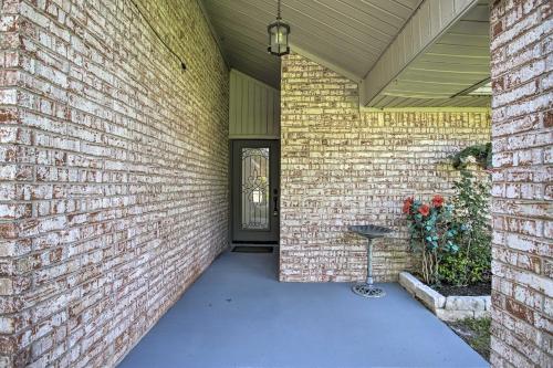 Waterfront Lake Conroe Home with Deck and Water Access! - image 11