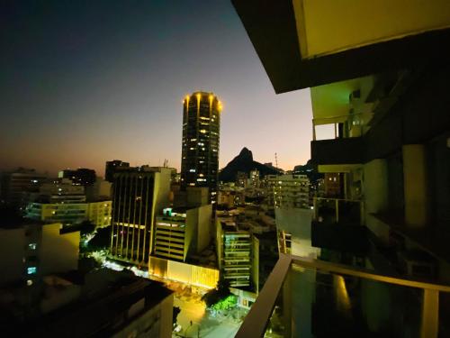 Leblon Flat Service 2 Bedrooms Sea View - image 3