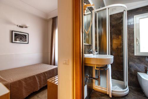 Single Room with Balcony image 2
