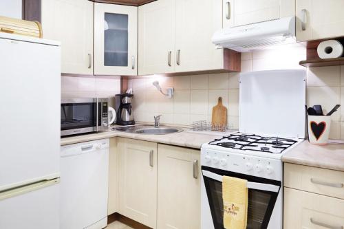 Lovely Garden Flat near Royal Park - image 2
