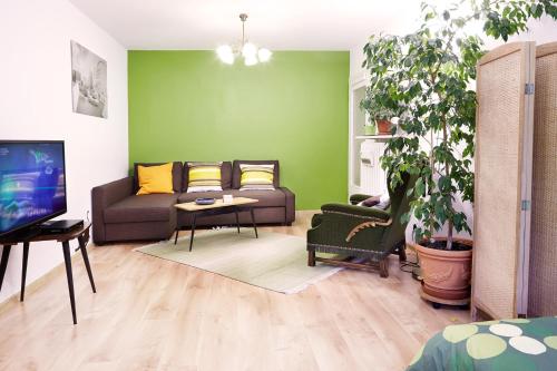 Lovely Garden Flat near Royal Park - image 7