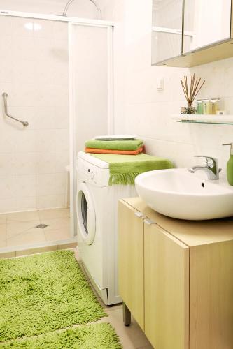 Lovely Garden Flat near Royal Park - image 5