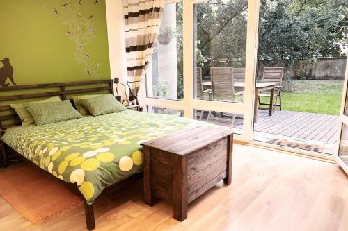Lovely Garden Flat near Royal Park - image 10