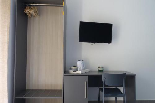 Deluxe Double or Twin Room image 10