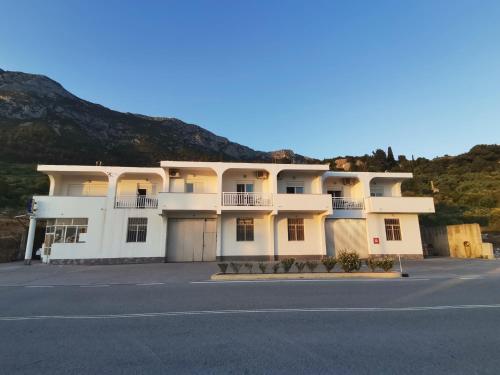  Apartmani Banana, Pension in Gradac bei Umčani