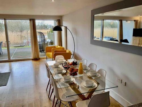 Hoopoe Cottage, Lower Mill Estate - Tap to explore photos