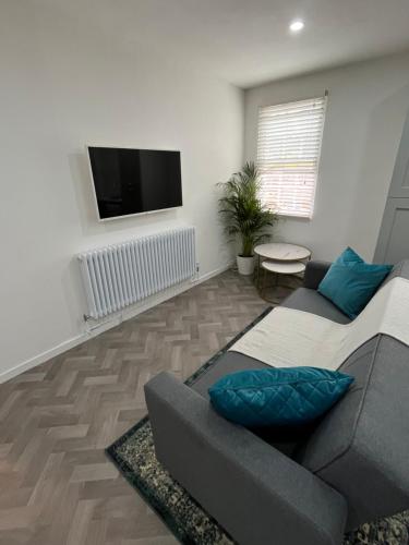 Warwick Town Centre Property 5