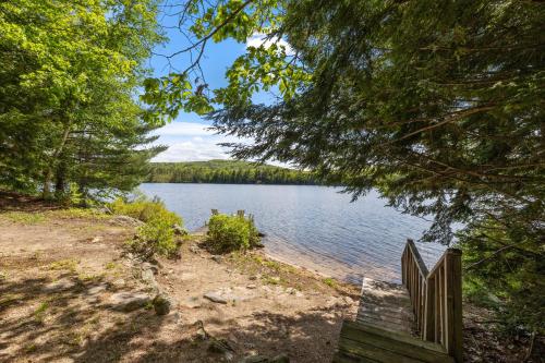 Shaws Pond Lakefront Retreat!