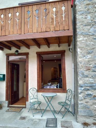 A szálláshely kívülről, L'Oustal des amis in Belcaire