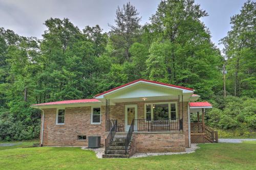 Charming Blue Ridge Mtn Cottage about 4 Mi to Hiking! - image 11