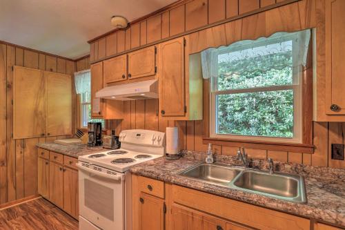 Hike the Appalachian Trail! Serene Marshall Cabin in Marion (NC)