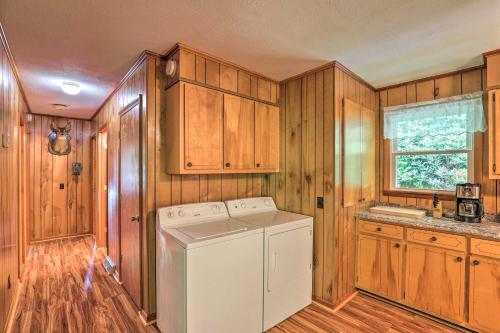 Hike the Appalachian Trail! Serene Marshall Cabin in Marion (NC)