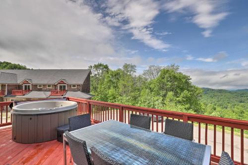 Roomy Mars Hill Townhome with Deck and Mtn Views! - Swiss