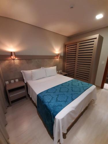 1 queen bed, 1 sofa bed