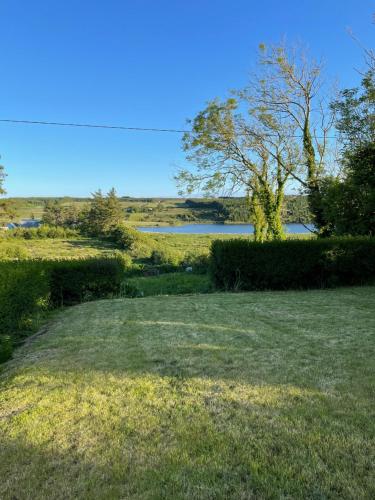 Dārzs, Lakeside lodge in Kilfenora