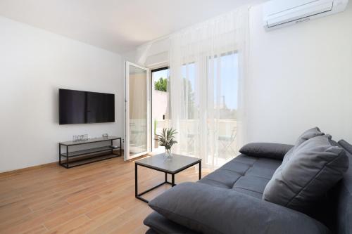 Bonaca apartments with terrace, barbecue and private parking 2