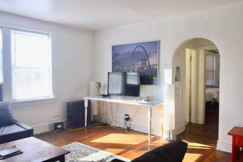 (49.1W) Beautiful Getaway in Saint Louis near Forest Park