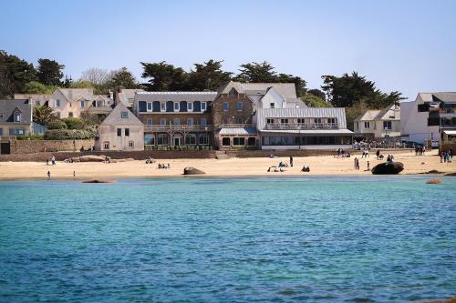 Logis Hôtel Saint Guirec Et De La Plage - Hôtel - Perros-Guirec