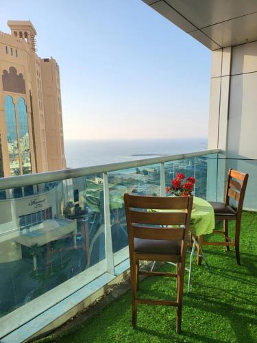 شقة فاخرة على البحر Luxury apartment Sea View, Ajman 