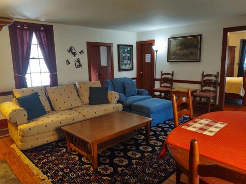 1805 House Bed & Breakfast - image 8