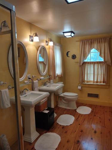 1805 House Bed & Breakfast - image 13