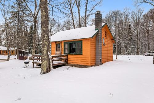 Scott's Twin Lakes Resort - Cabin 6