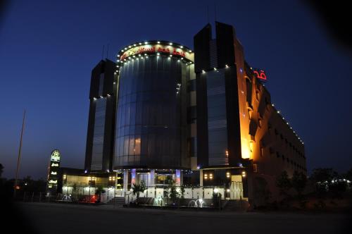 . Al Bustan Crown Hotel 2