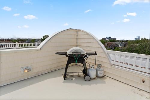 ❤️ The Top End Townhomes with Stunning Views On One-Of-A-Kind Rooftop Deck! WOW!