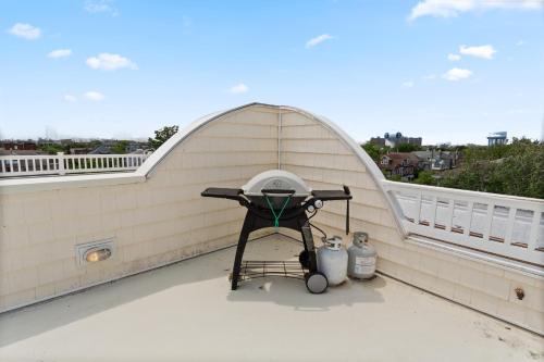 ❤️ The Top End Townhomes with Stunning Views On One-Of-A-Kind Rooftop Deck! WOW! thumb 4