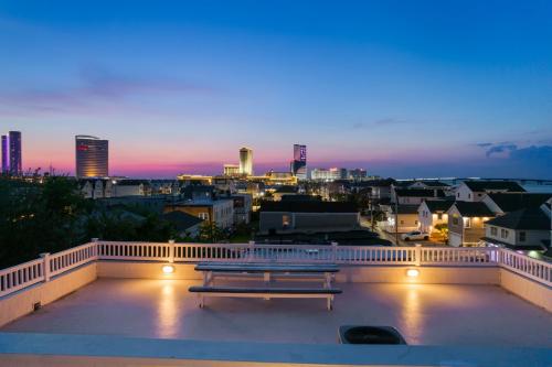 ❤️ The Top End Townhomes with Stunning Views On One-Of-A-Kind Rooftop Deck! WOW!