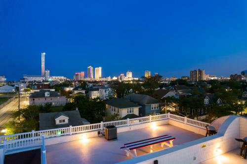 ❤️ The Top End Townhomes with Stunning Views On One-Of-A-Kind Rooftop Deck! WOW!
