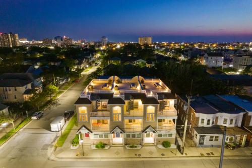 ❤️ The Top End Townhomes with Stunning Views On One-Of-A-Kind Rooftop Deck! WOW!