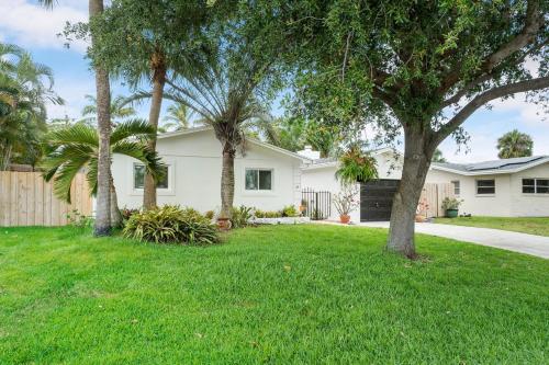 A szálláshely kívülről, Chic Coastal - Heated Pool per request, Near PGA & Everything! in Palm Beach Gardens (FL)