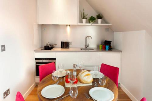 PREMIER SUITES Dublin Ballsbridge - image 14