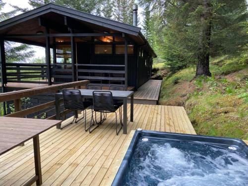 bain à remous, Lovely Cabin Close to the Blue Lagoon with hot tube in Hafnarfjordur