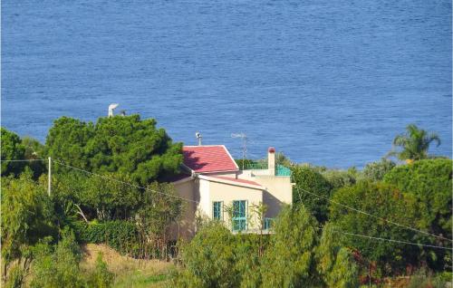 Cozy Home In Villa San Giovanni With Kitchen