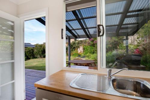 WindanSea Cottage Pet Friendly Ocean Glimpses - image 5