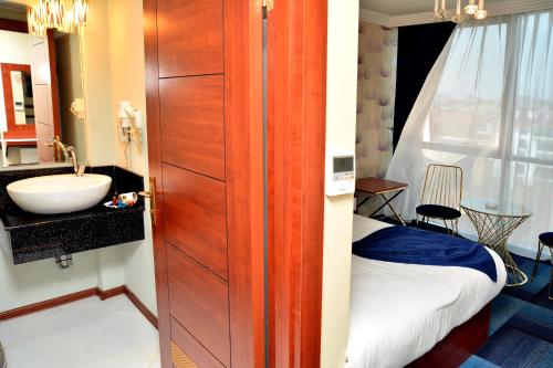 Business Grand Hotel - image 4