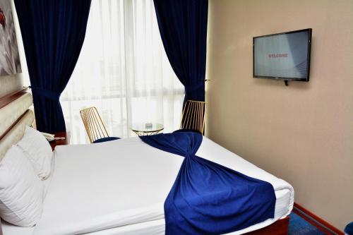 Standard Double Room image 8
